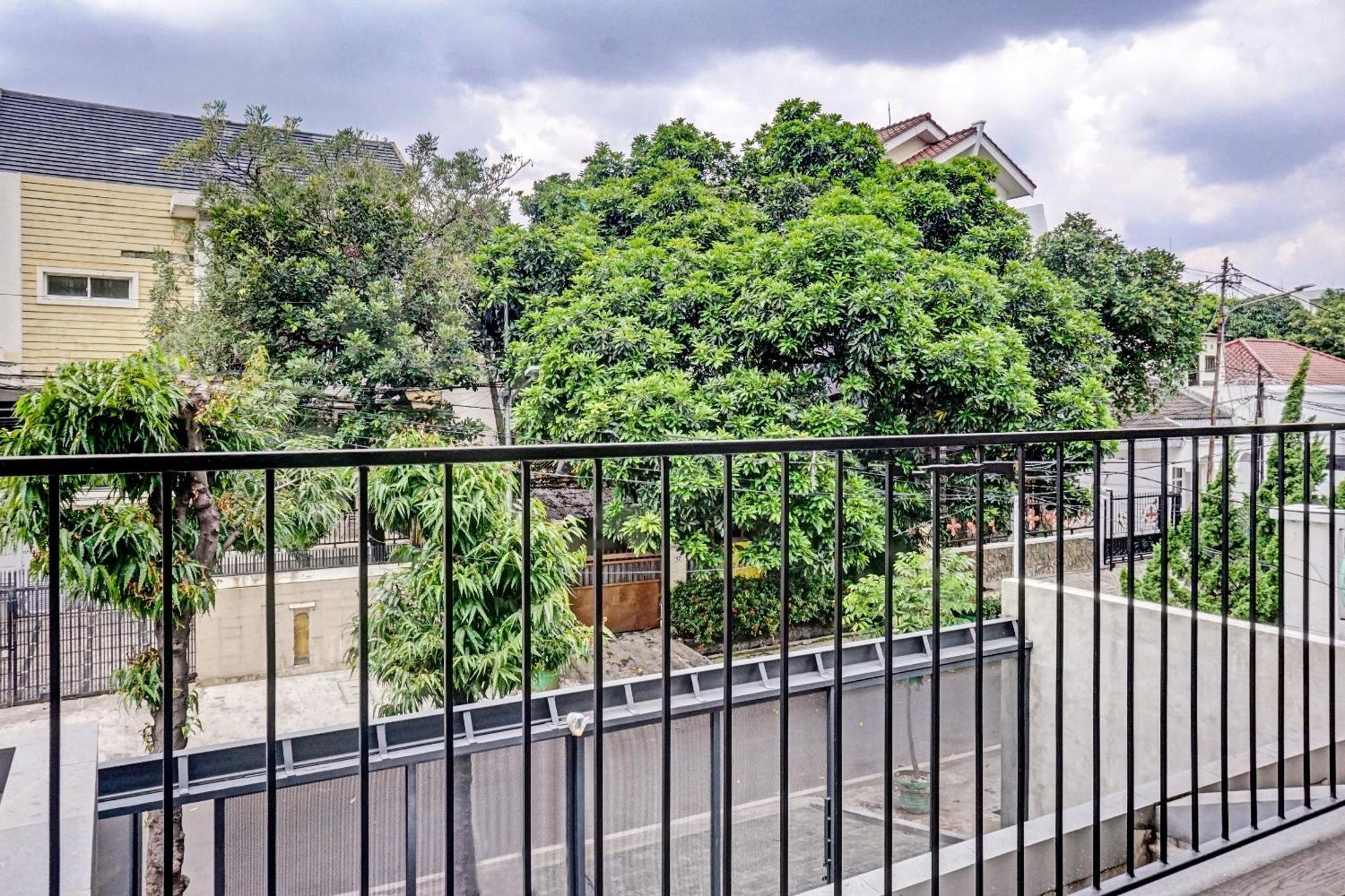 Super Oyo Capital O 90635 Tango Juliet Residence ジャカルタ エクステリア 写真